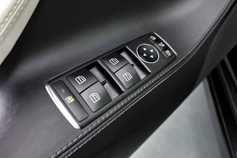 Vehicle Image 24