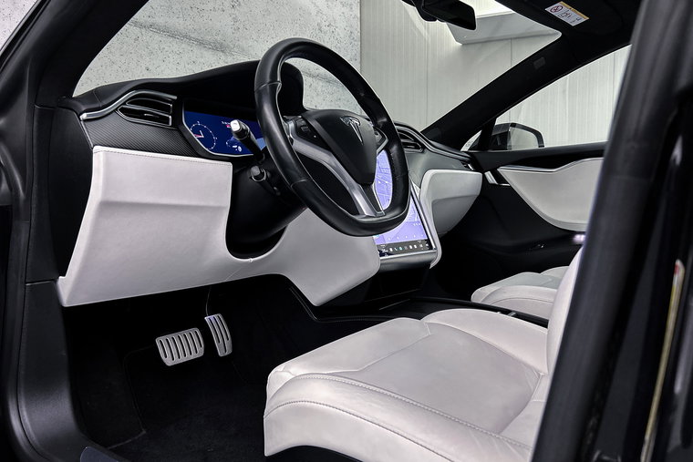 Vehicle Image 25