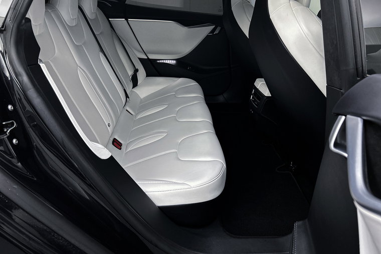Vehicle Image 30