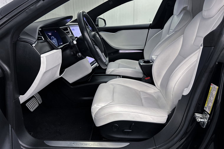 Vehicle Image 32