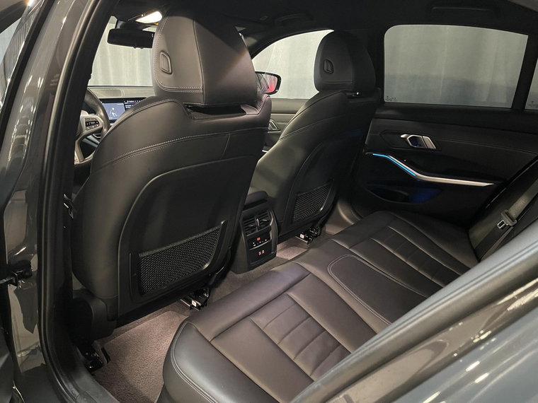 Vehicle Image 37