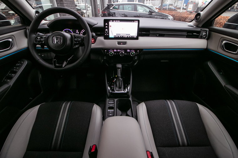 Vehicle Image 15