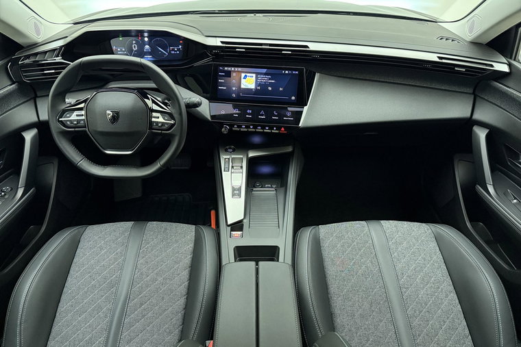 Vehicle Image 32