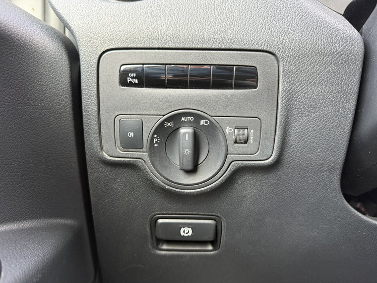 Vehicle Image 28