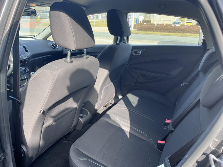 Vehicle Image 17
