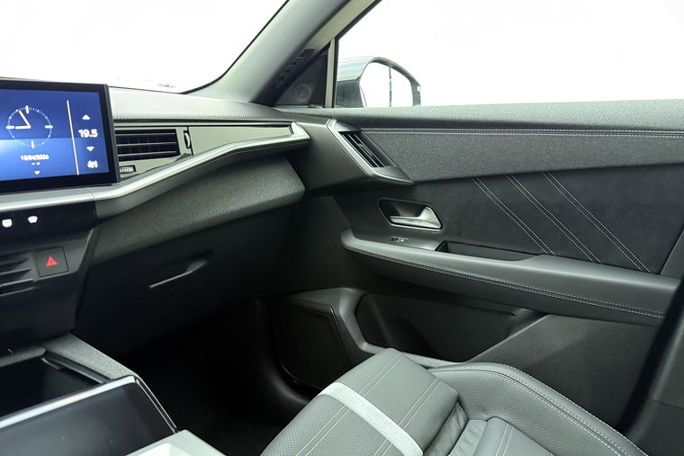Vehicle Image 37