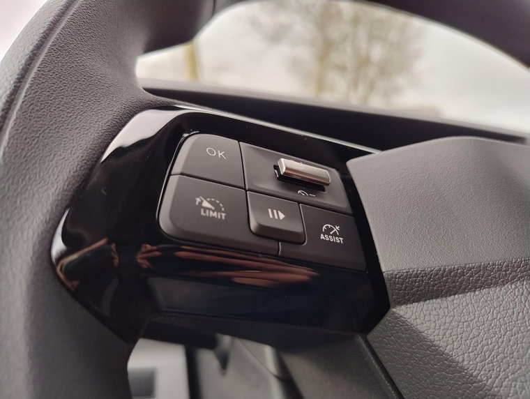 Vehicle Image 38