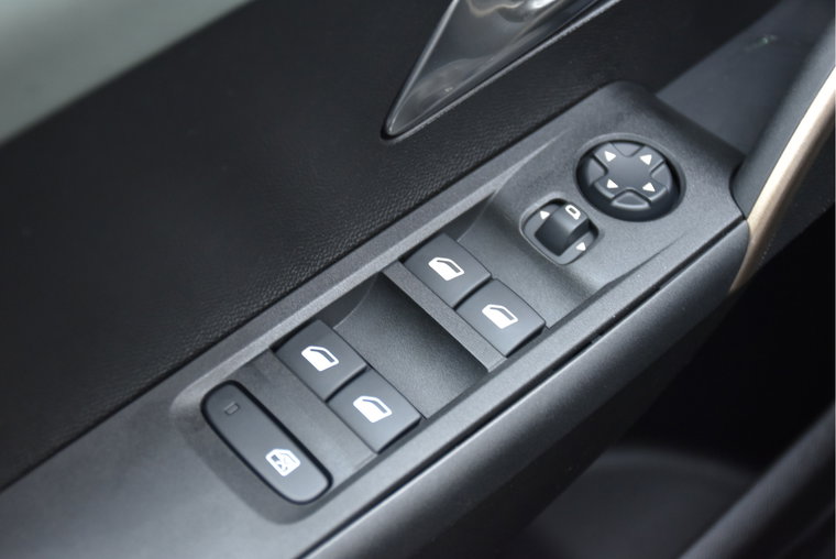 Vehicle Image 24