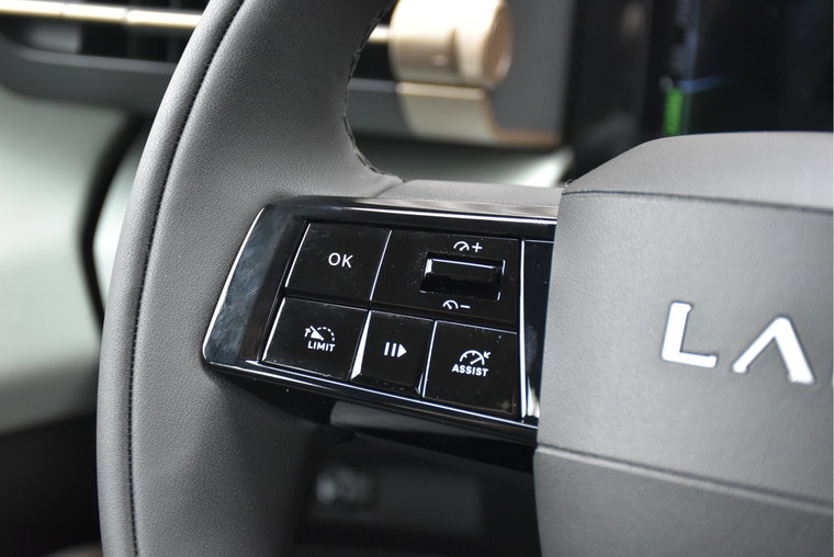 Vehicle Image 26