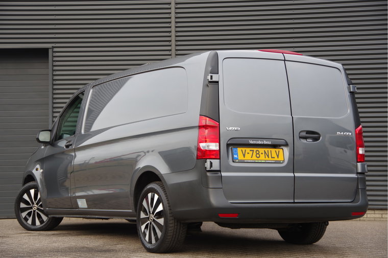 Vehicle Image 32