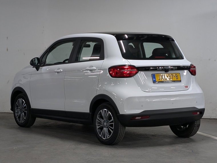 Vehicle Image 8
