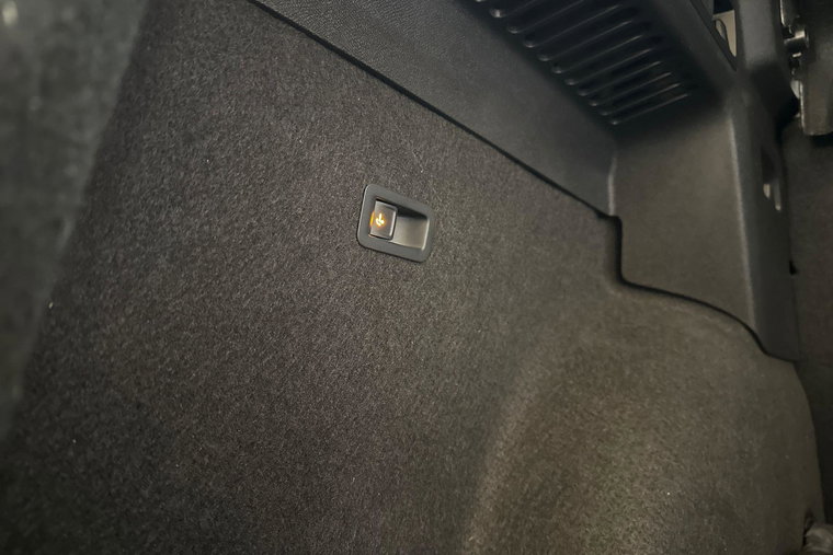 Vehicle Image 38