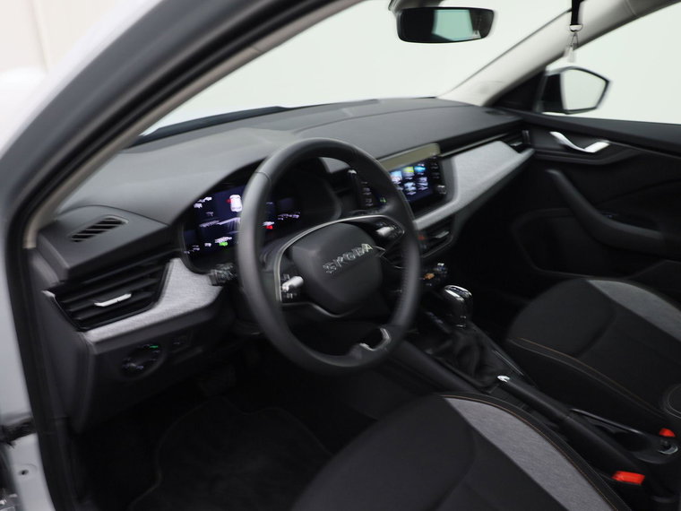 Vehicle Image 32