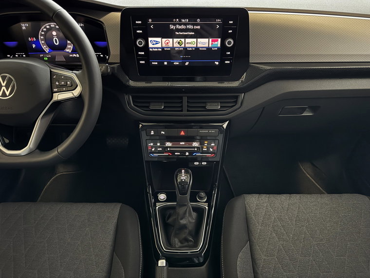 Vehicle Image 25