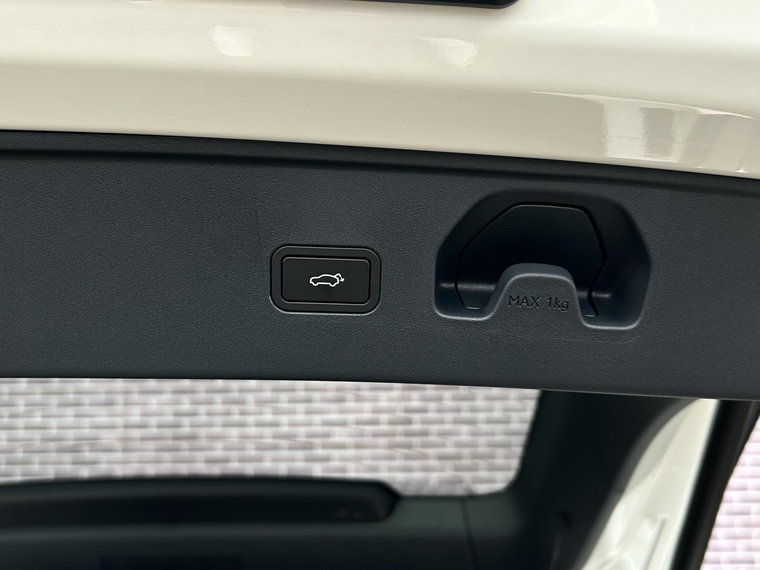 Vehicle Image 28