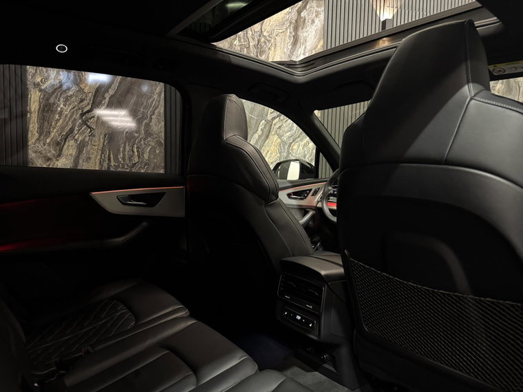 Vehicle Image 43