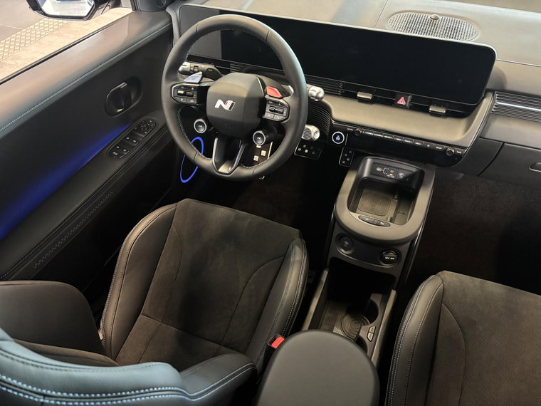 Vehicle Image 11