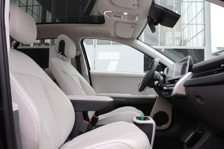 Vehicle Image 15