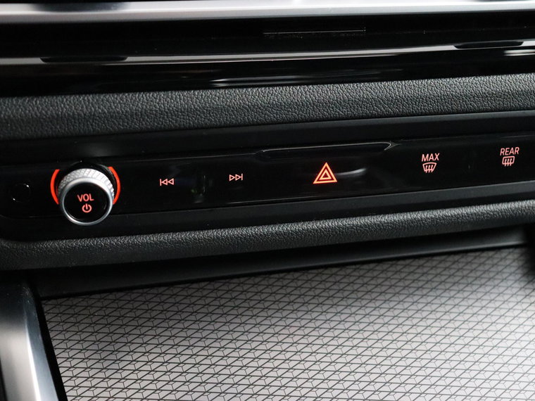 Vehicle Image 26