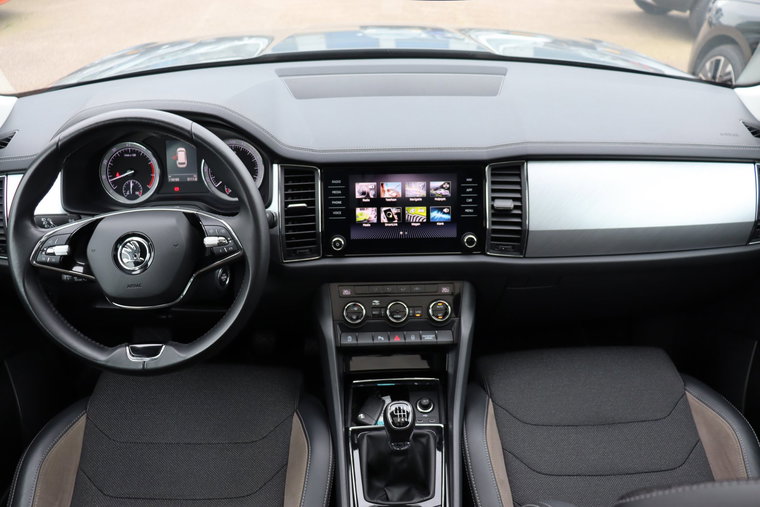 Vehicle Image 9