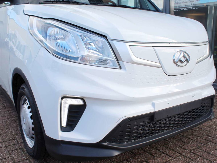 Vehicle Image 12