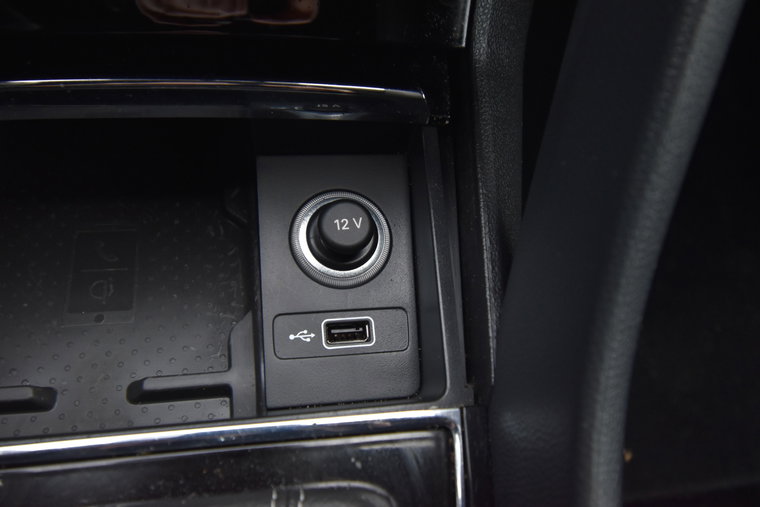 Vehicle Image 32