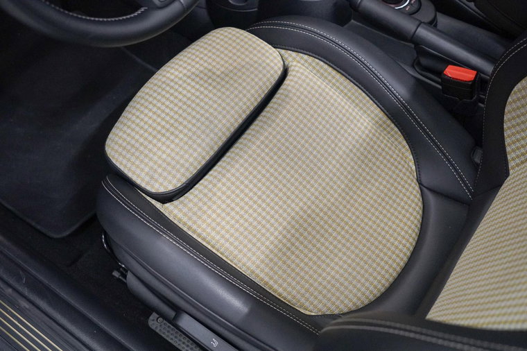 Vehicle Image 23