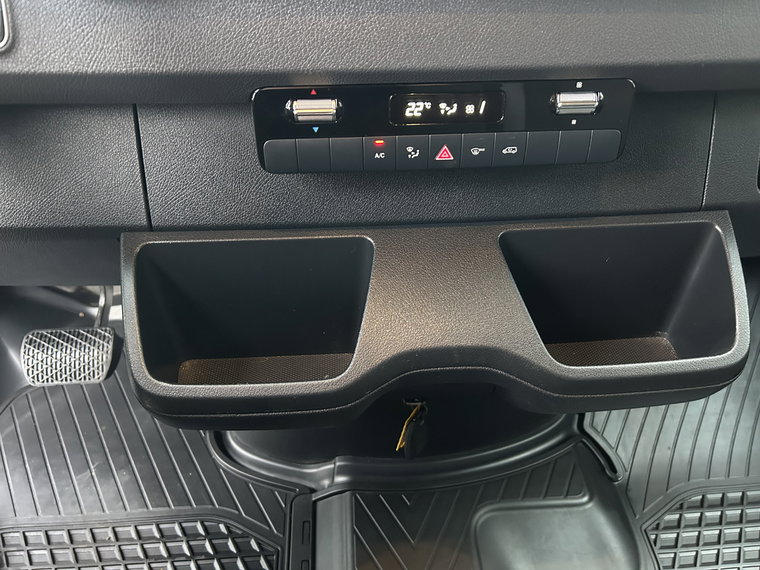 Vehicle Image 24