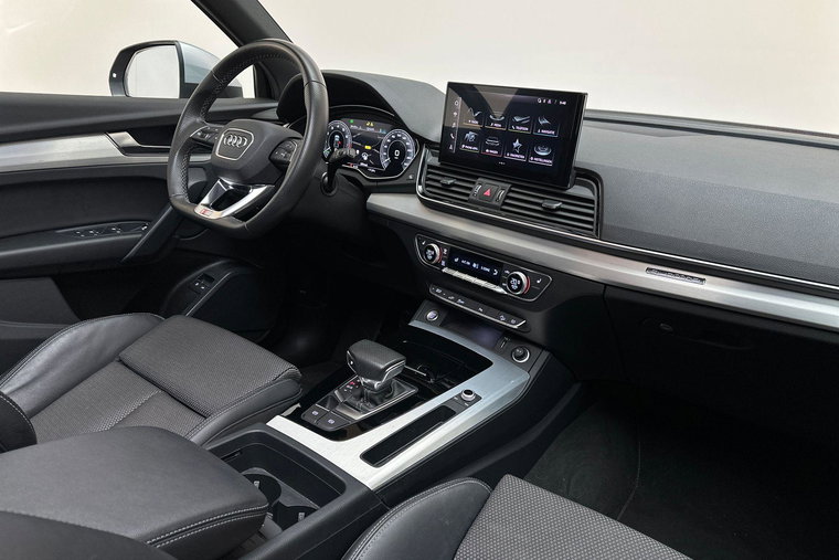 Vehicle Image 16