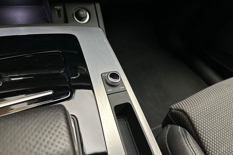 Vehicle Image 38