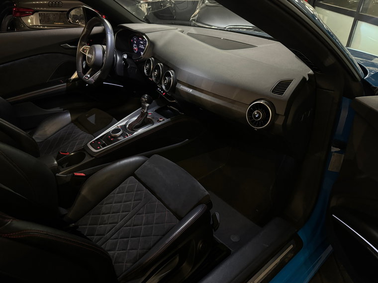 Vehicle Image 25