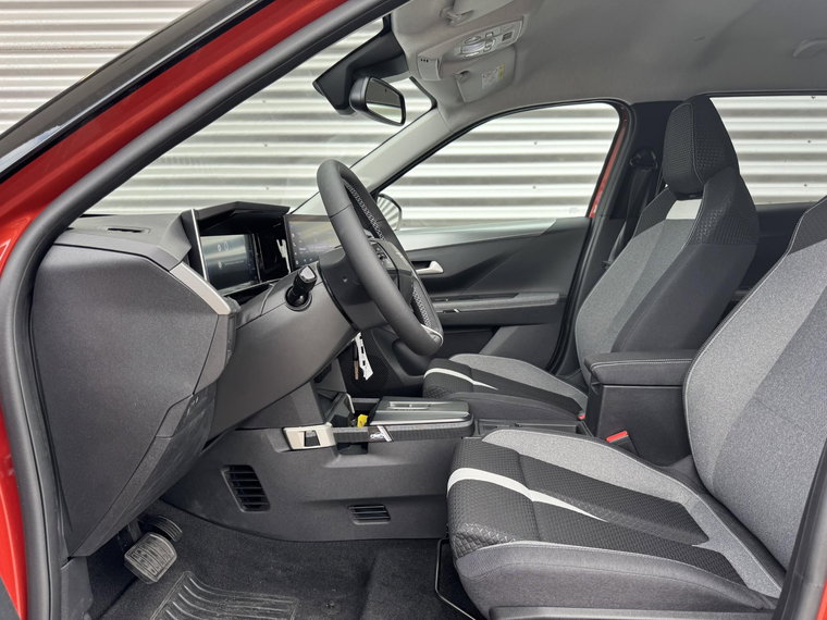 Vehicle Image 25