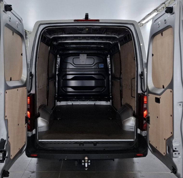 Vehicle Image 9