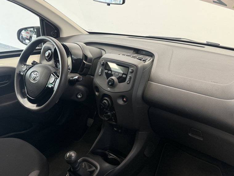 Vehicle Image 12