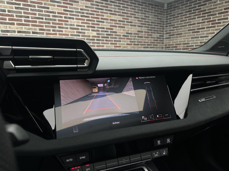 Vehicle Image 33