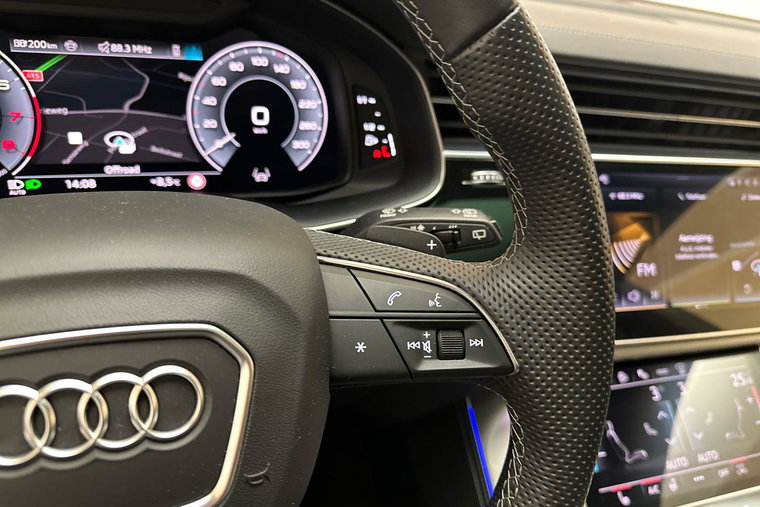 Vehicle Image 25