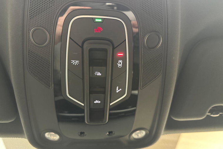 Vehicle Image 28