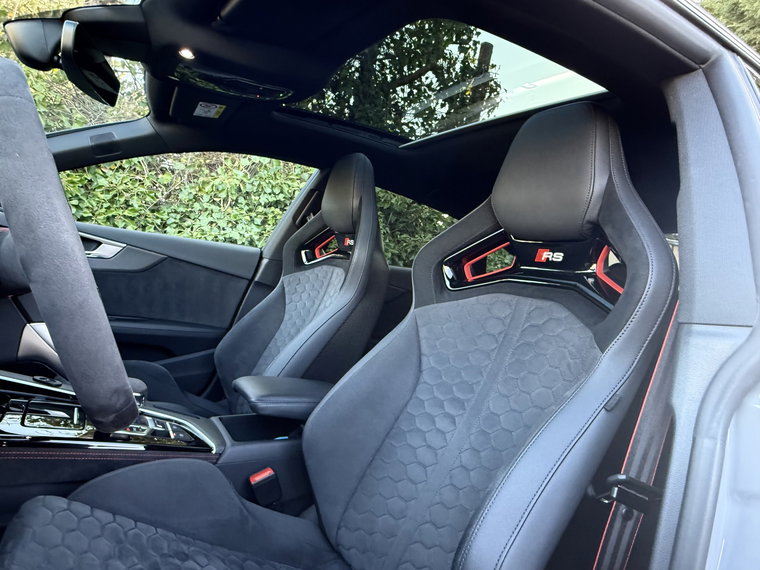 Vehicle Image 32