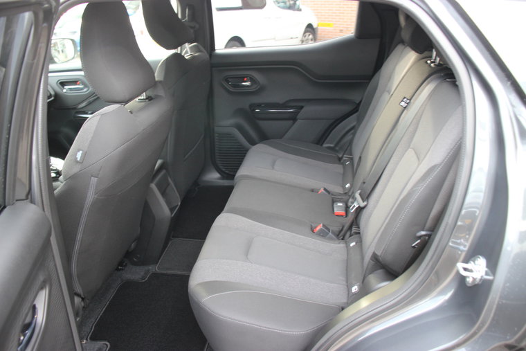 Vehicle Image 8