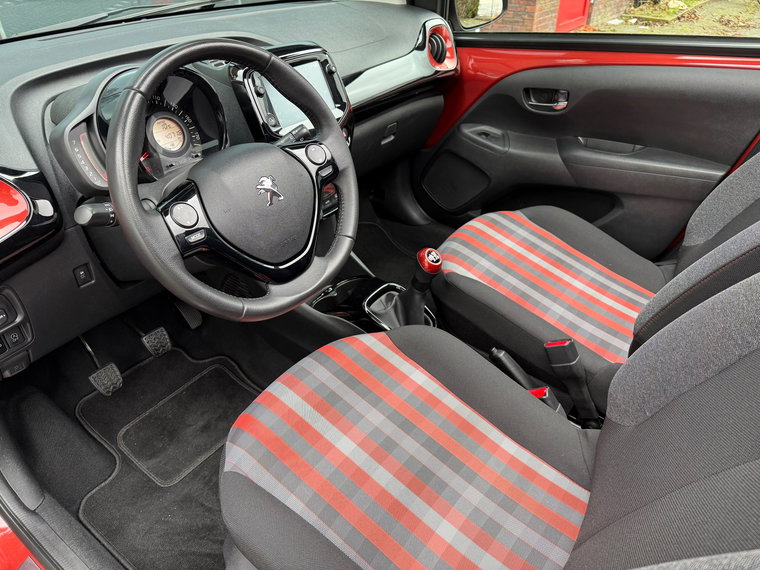 Vehicle Image 12