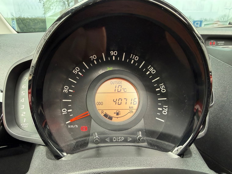 Vehicle Image 32