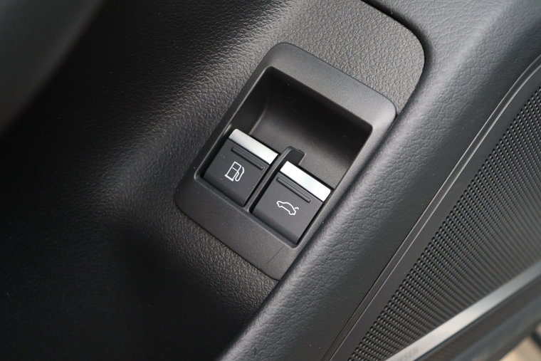 Vehicle Image 38