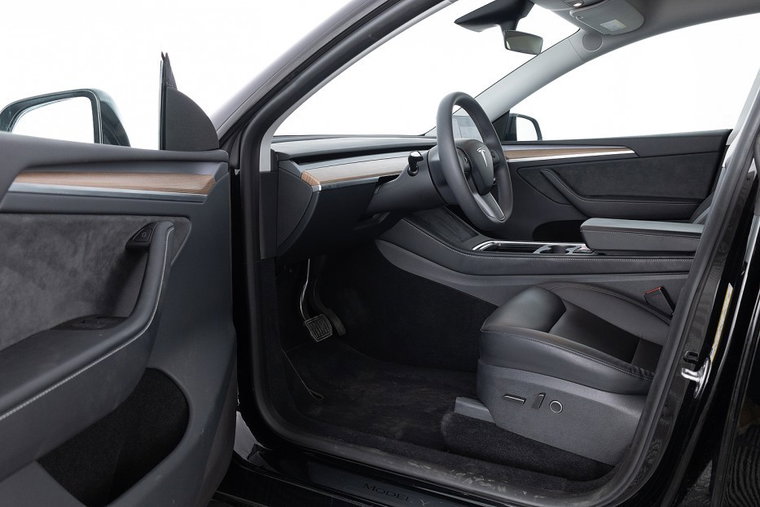 Vehicle Image 13
