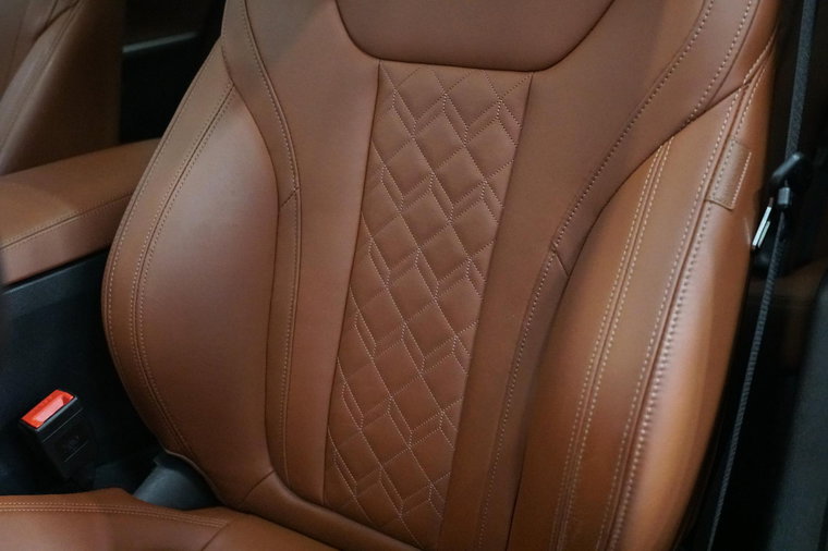 Vehicle Image 25