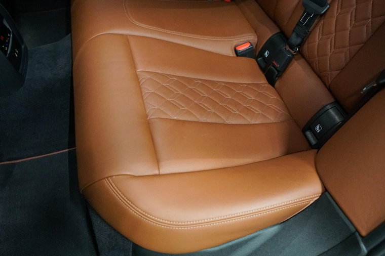 Vehicle Image 32