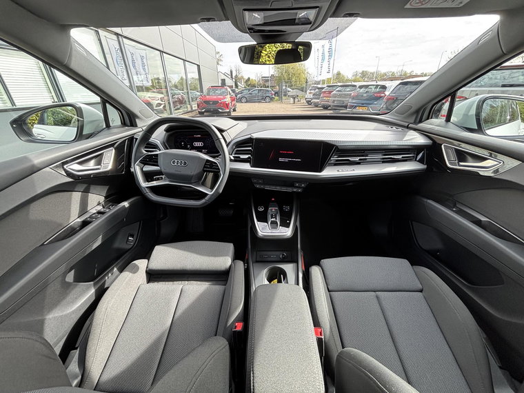 Vehicle Image 32
