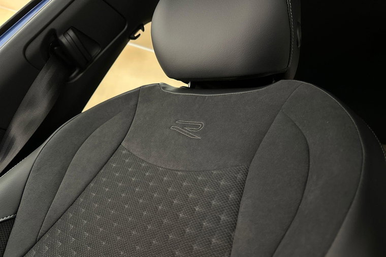 Vehicle Image 19