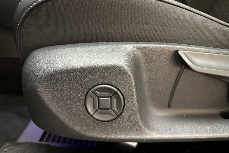 Vehicle Image 22