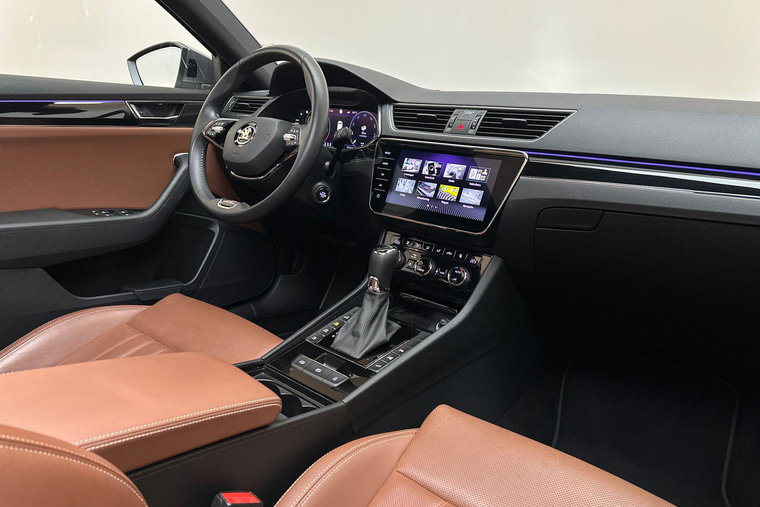 Vehicle Image 16