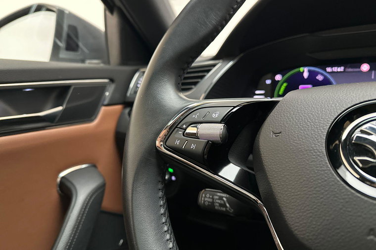 Vehicle Image 24